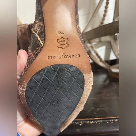 DONALD J PLINER Distressed Rustic Brown Leather Ankle Boots Side Zip Womens 7 - Picture 4 of 5